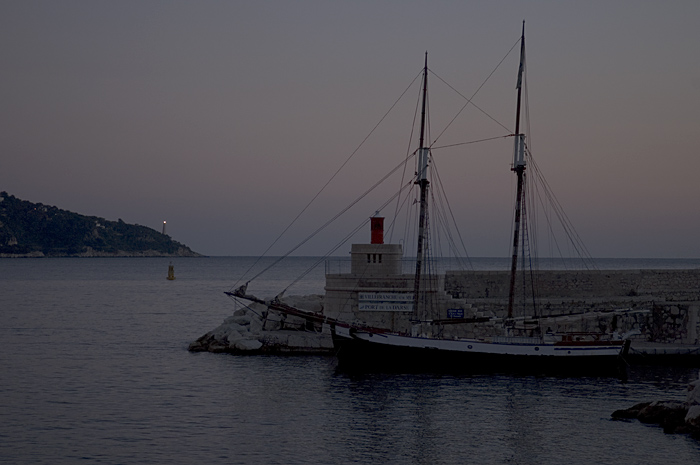 a picture called Dusk in Villefranche should be here...